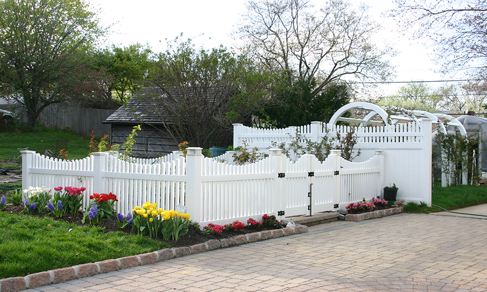 Scalloped Highland Fences